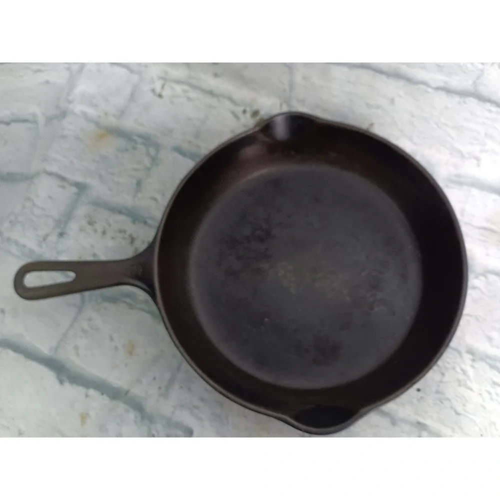 Vintage Griswold Cast Iron Skillet No. 6 Erie, PA 699 T Used